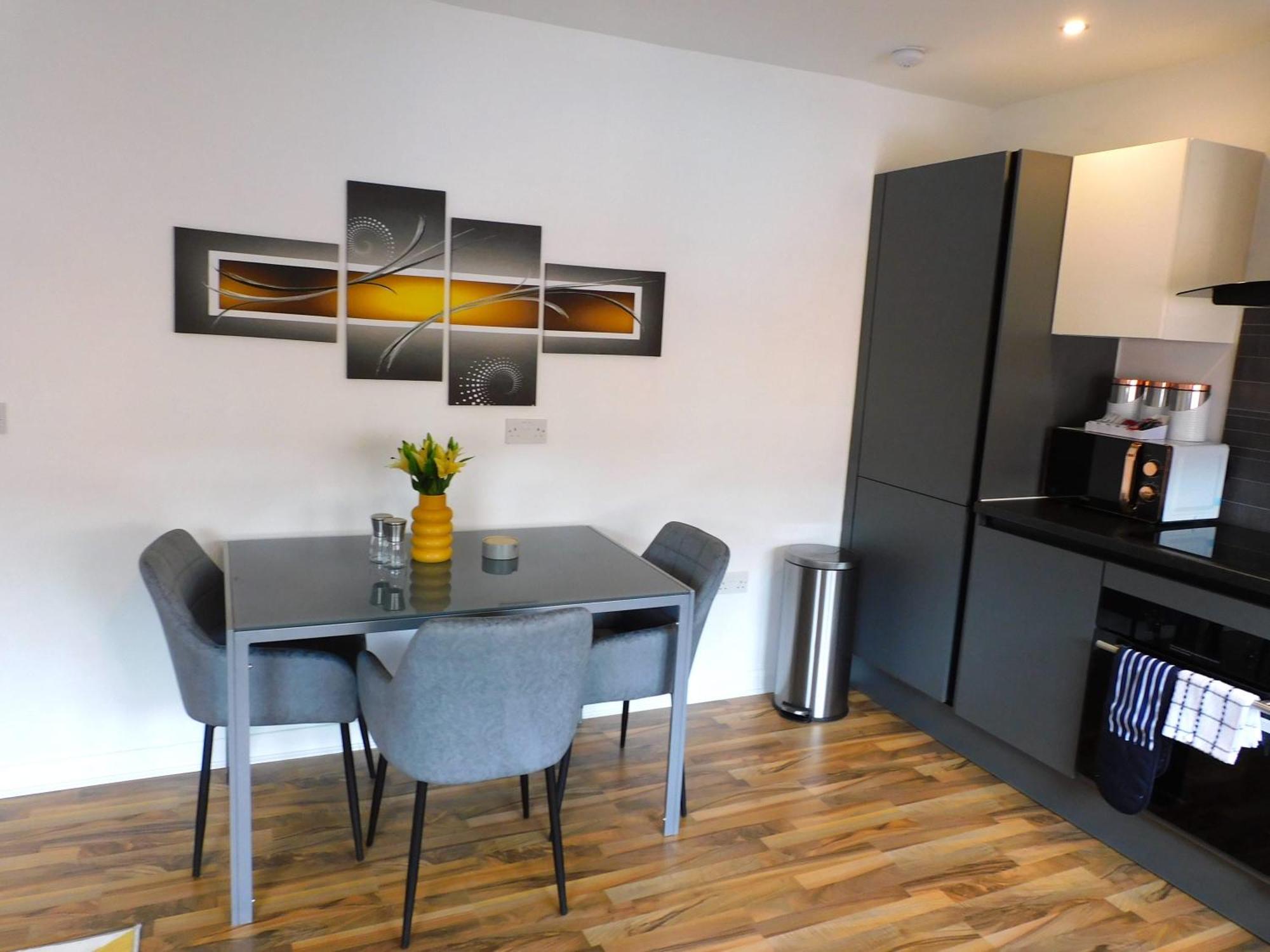 Newly Refurbished 1 Bed Apt In Hamilton Close To Station And Local Amenities Екстериор снимка