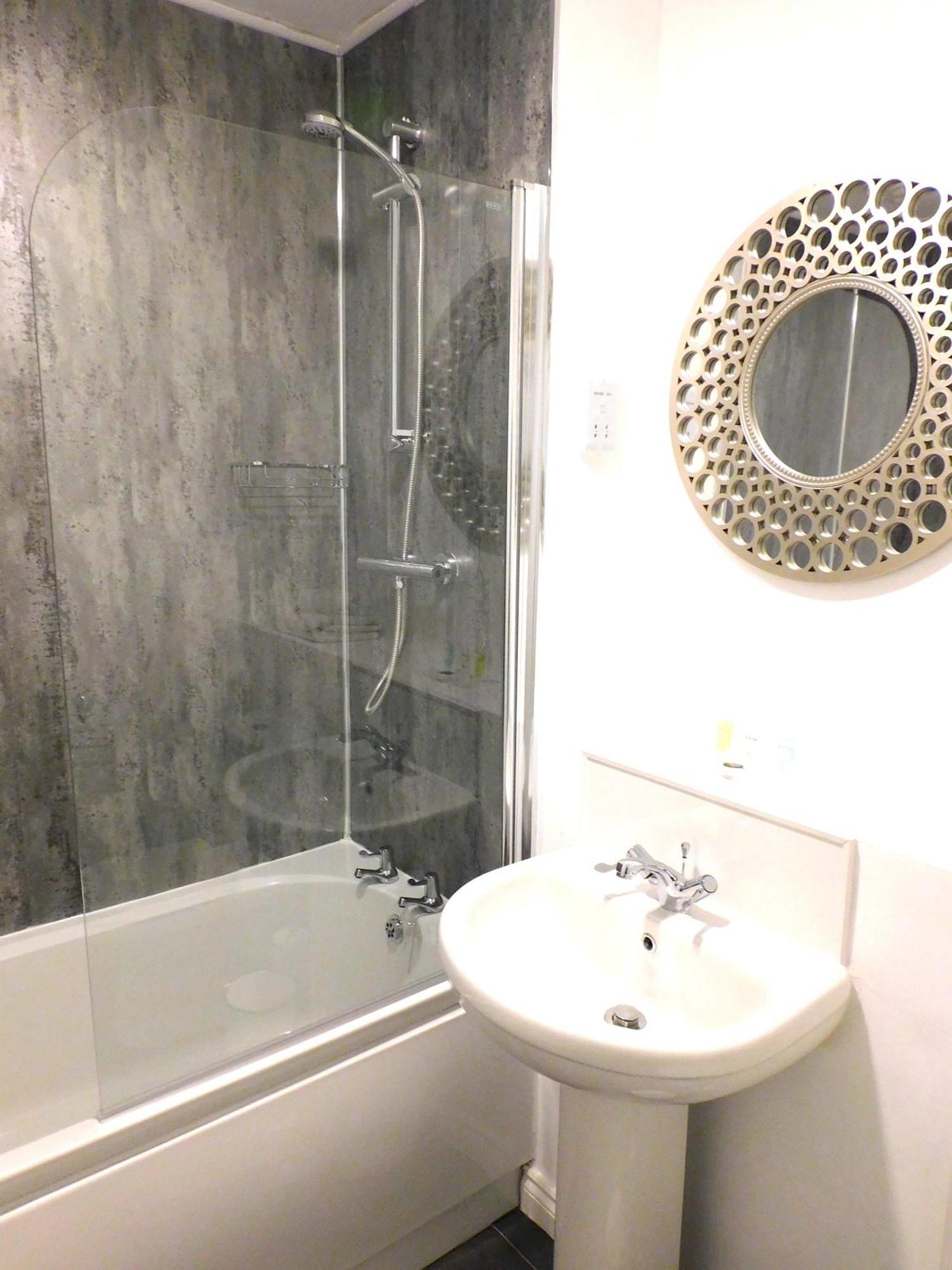 Newly Refurbished 1 Bed Apt In Hamilton Close To Station And Local Amenities Екстериор снимка